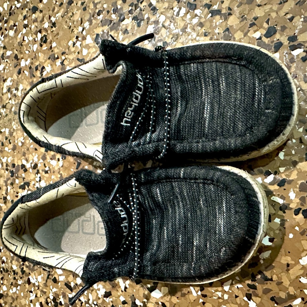 Boys Size 8 Grey Hey Dudes